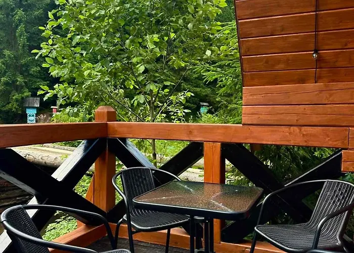 別荘 під озером синевир 2 Synevyrsʼka Polyana